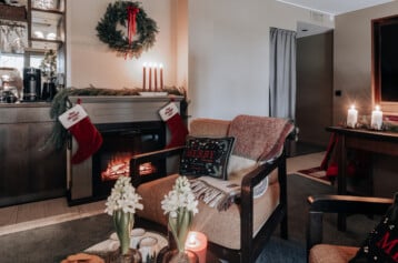 julrum lexington sammarbete. juldekorerad svit