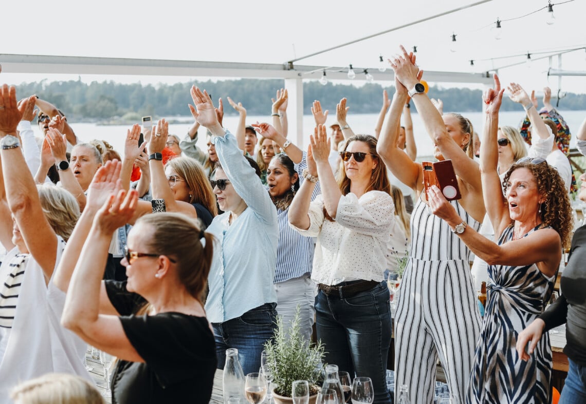 Sjöboden skärgårdskrog. upplev sommarkrogen Sjöboden med live spelningar.