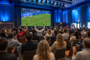 vm-fotboll på jätteskärm